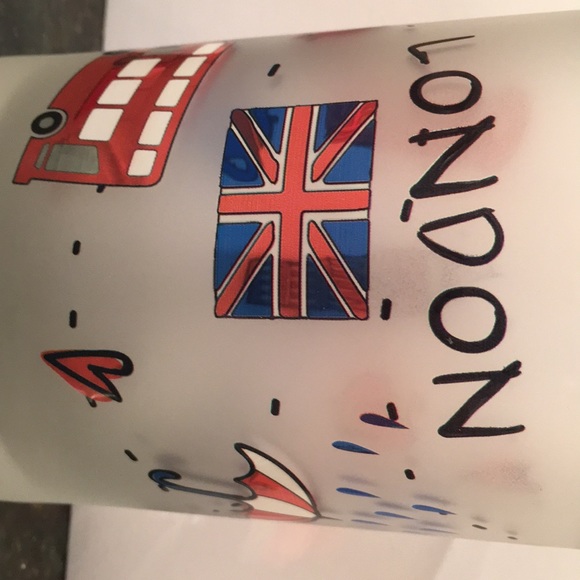 Meet your Posher, Jayne - Picture 1 of 1